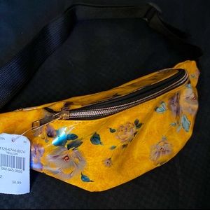 Floral Fanny Pack .